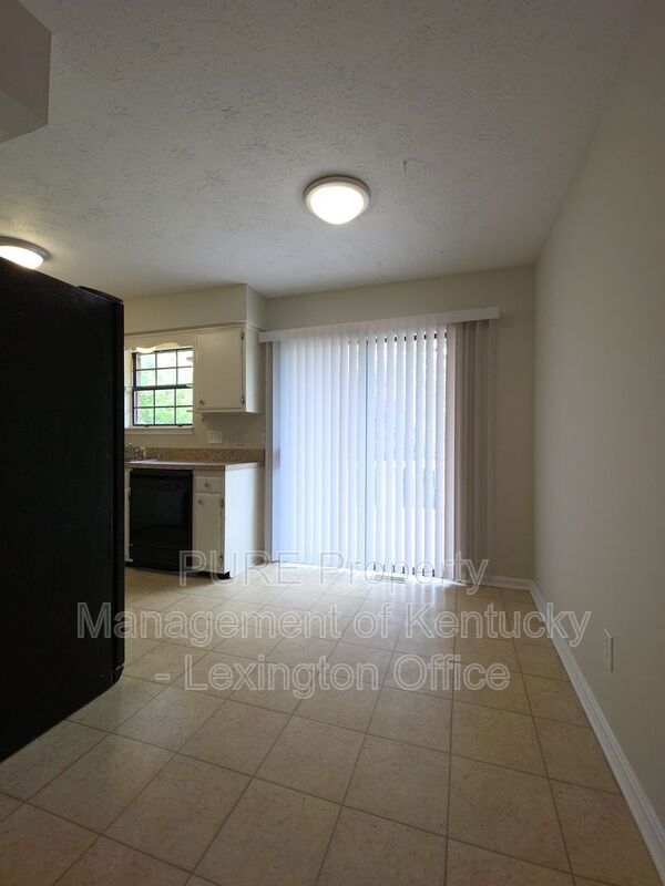 Building Photo - 3432 Warwick Ct