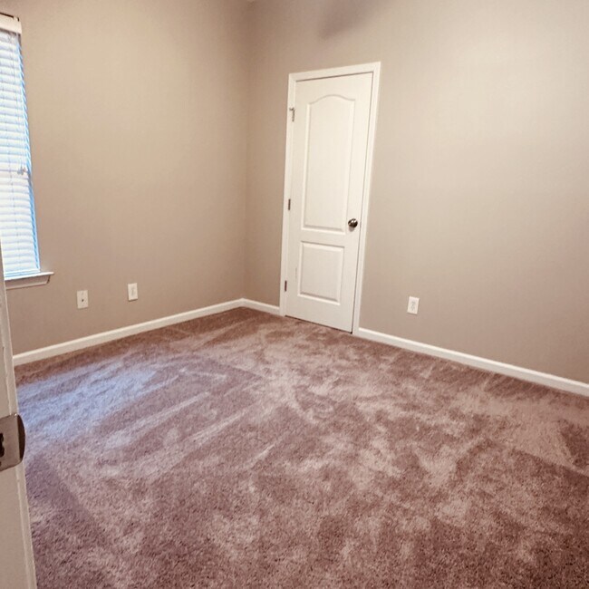 Building Photo - 5333 Cottage Cir