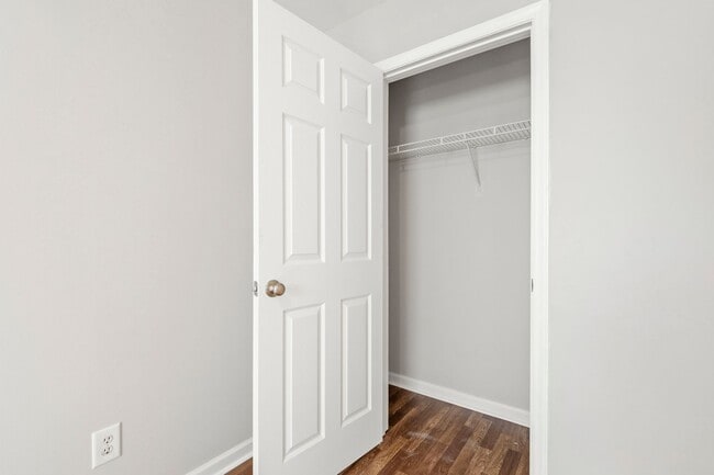 Building Photo - Beautifully Updated 3-Bedroom Townhome Nea...