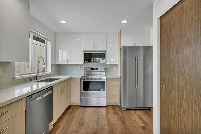 Building Photo - 8832 20th Ave SW