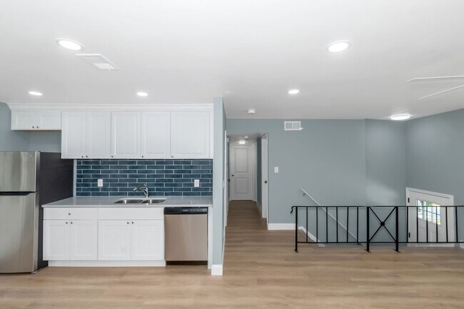 Building Photo - WELCOME HOME!