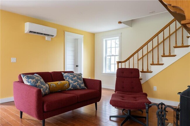 Building Photo - 304 3rd Beach Rd