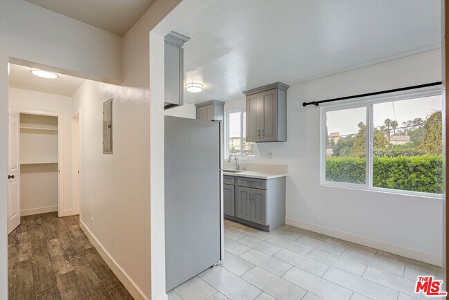 Building Photo - 4309 W Adams Blvd