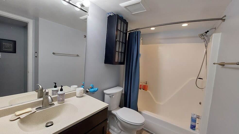 Building Photo - 134 Roberts Ln