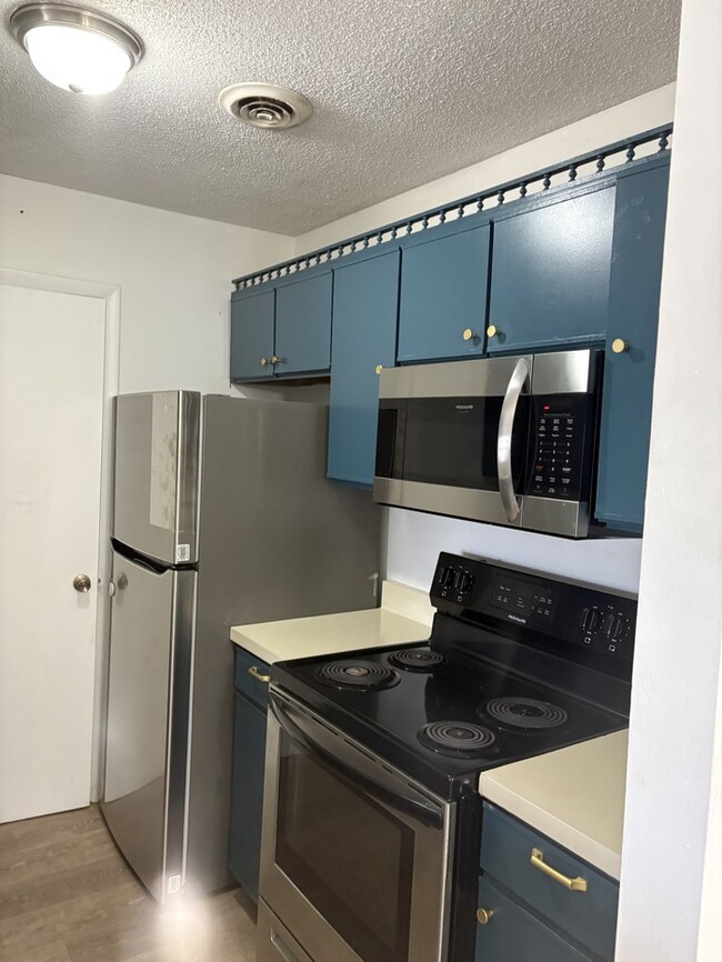 Building Photo - Beautiful 2 bedroom 2 bath condo