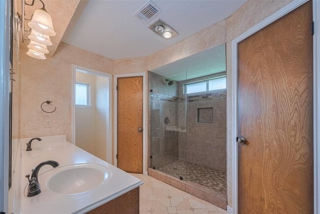 Building Photo - 14911 Sun Harbor Dr