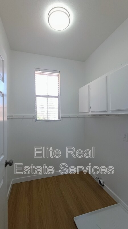 Building Photo - 1138 Calle Dulce
