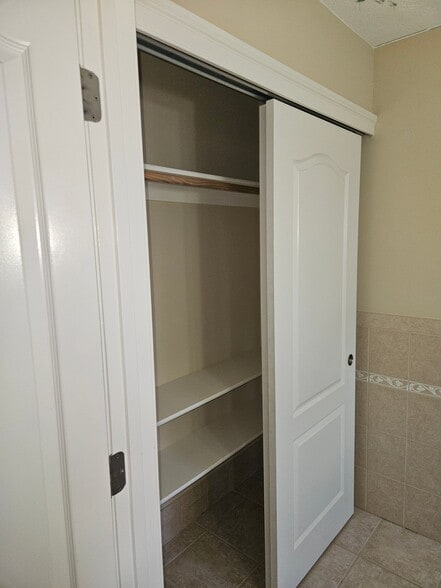 Building Photo - 813 Appleseed Ct