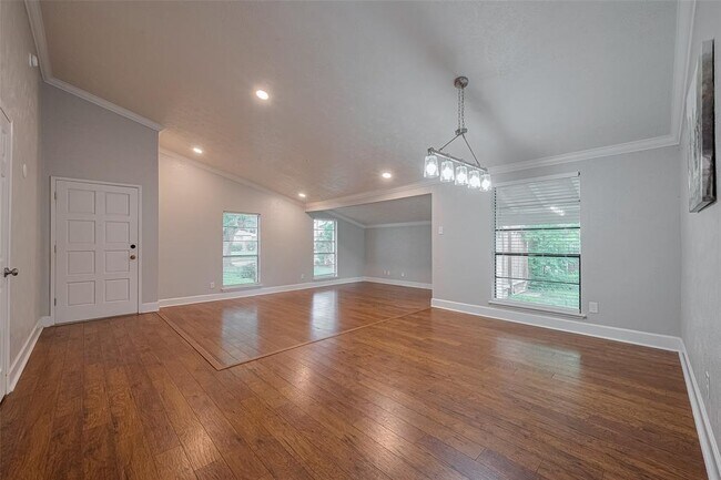 Building Photo - 3835 Cypressdale Dr