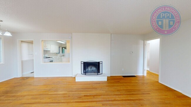 Building Photo - Lake Oswego/ Palisades - Hardwoods, Finished Daylight Basement with Bonus Rooms, Pet Friendly