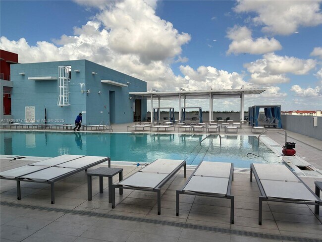 Building Photo - 7661 NW 107th Ave