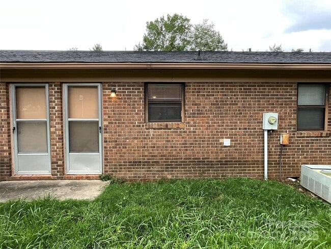 Building Photo - 201 Arthur Dr