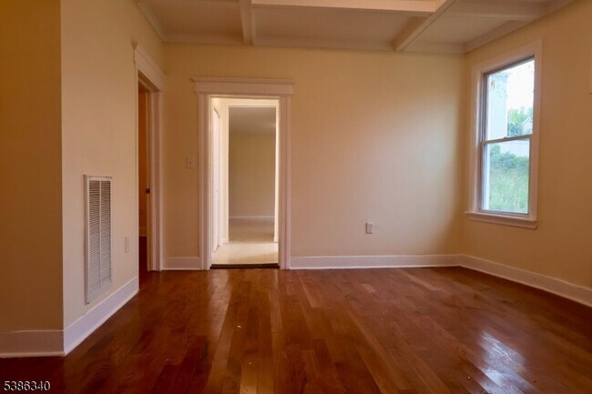 Building Photo - 484 S 16th St