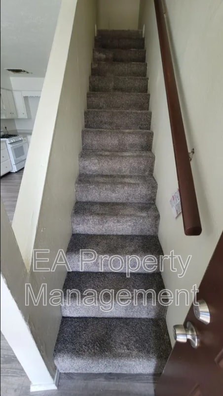 Building Photo - 336 Grove St SE