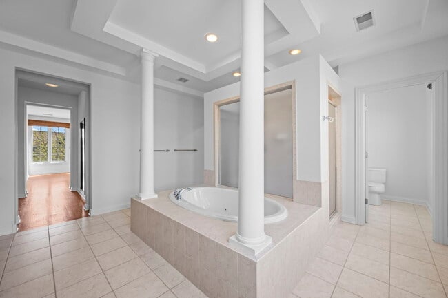 Building Photo - 1813 Admiral Ct