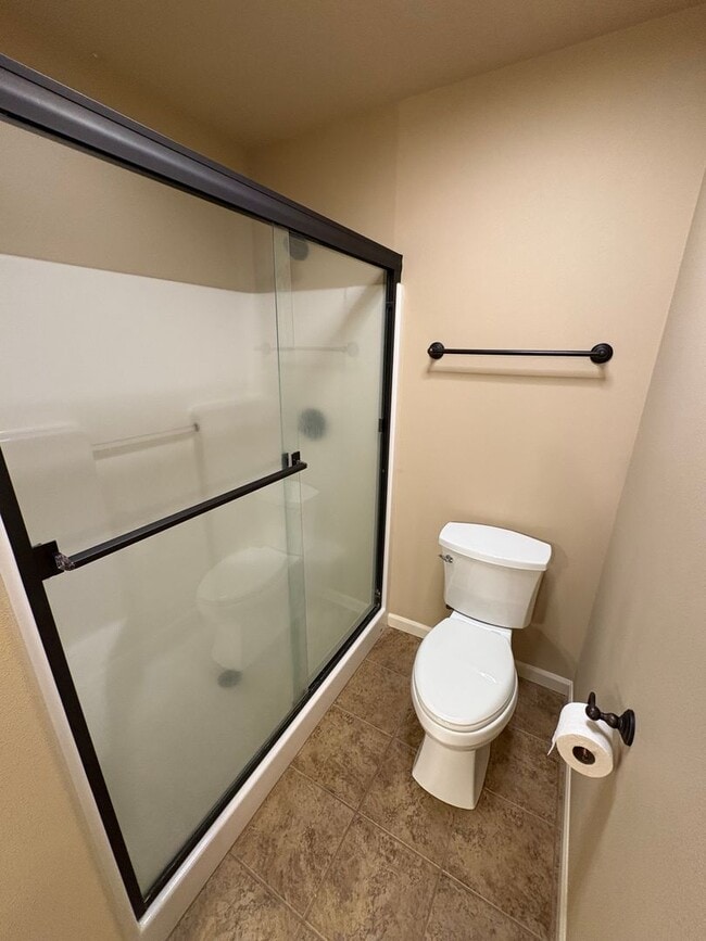 Building Photo - Beautiful 3 Bed/2.5 Bath Townhome in SE Be...