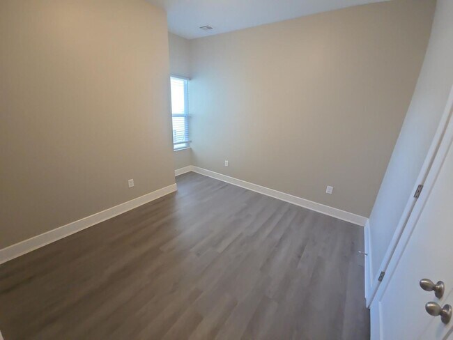 Building Photo - 2701/03 Greenleaf
