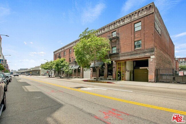Building Photo - 215 S Santa Fe Ave
