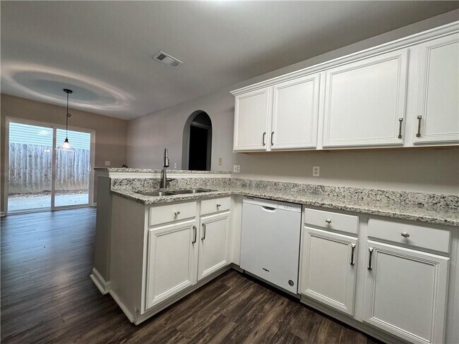 Building Photo - 204 Park Pl