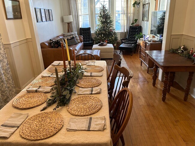 Building Photo - 2333 S Hoyne Ave