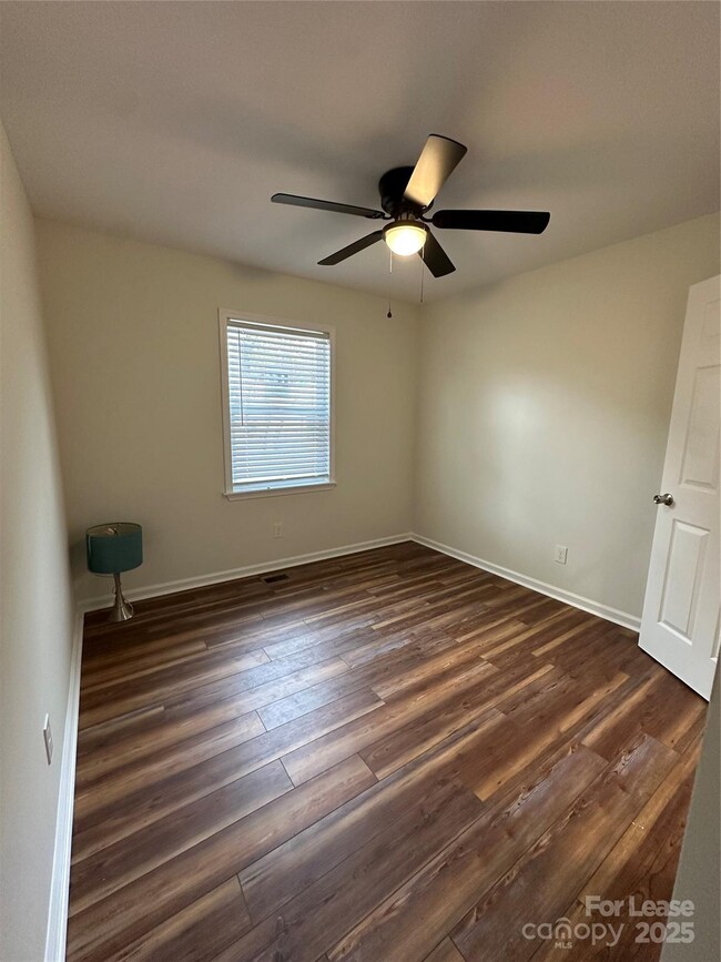 Building Photo - 317 W Newton St