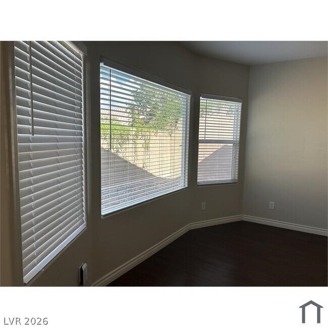 Building Photo - 2660 Lochleven Way