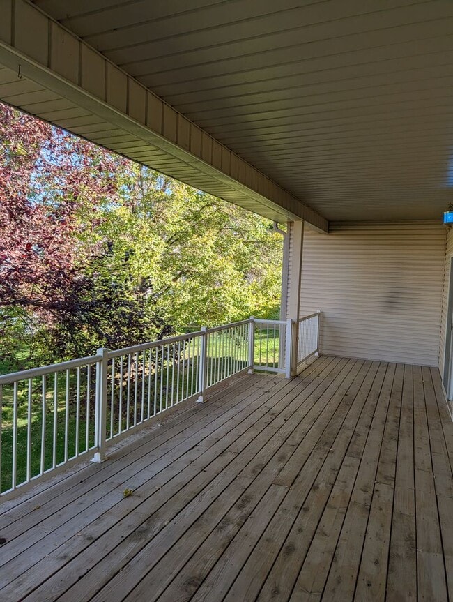 Building Photo - 1366 Delphic Way
