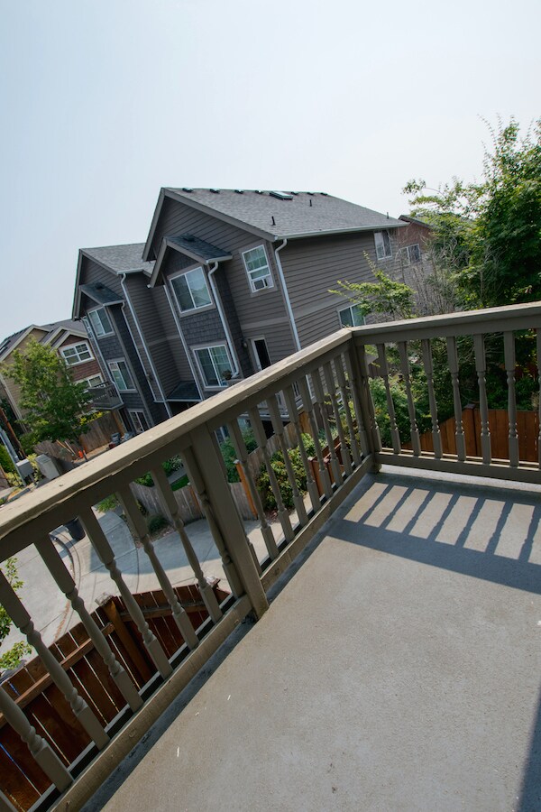 Building Photo - Lovely 3 bed townhome in desired Licton Sp...
