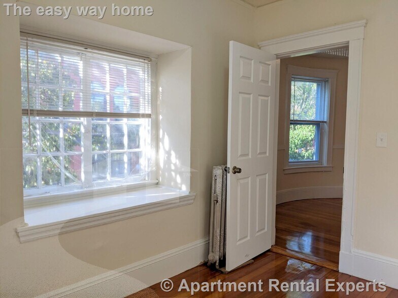 Building Photo - 18 Sanborn Ave