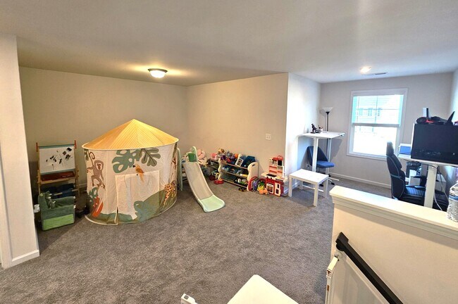 Building Photo - 698 Oak Br Pl