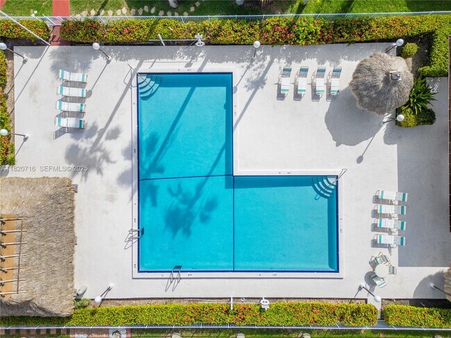 Building Photo - 2627 Parkview Dr S