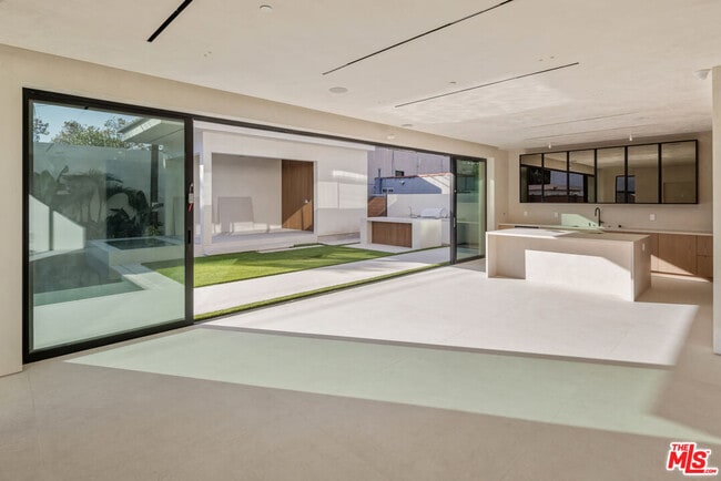 Building Photo - 441 Croft Ave