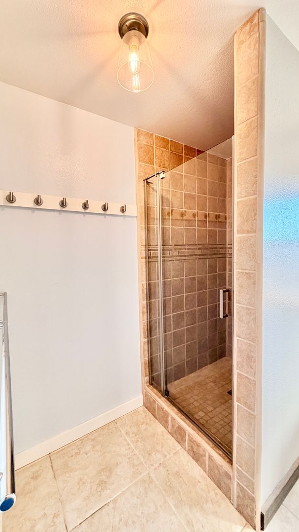 Building Photo - Spacious Two-Story Country Home with Amazi...