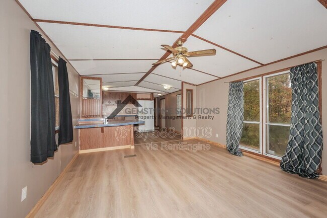 Building Photo - 5576 Hargrove Rd