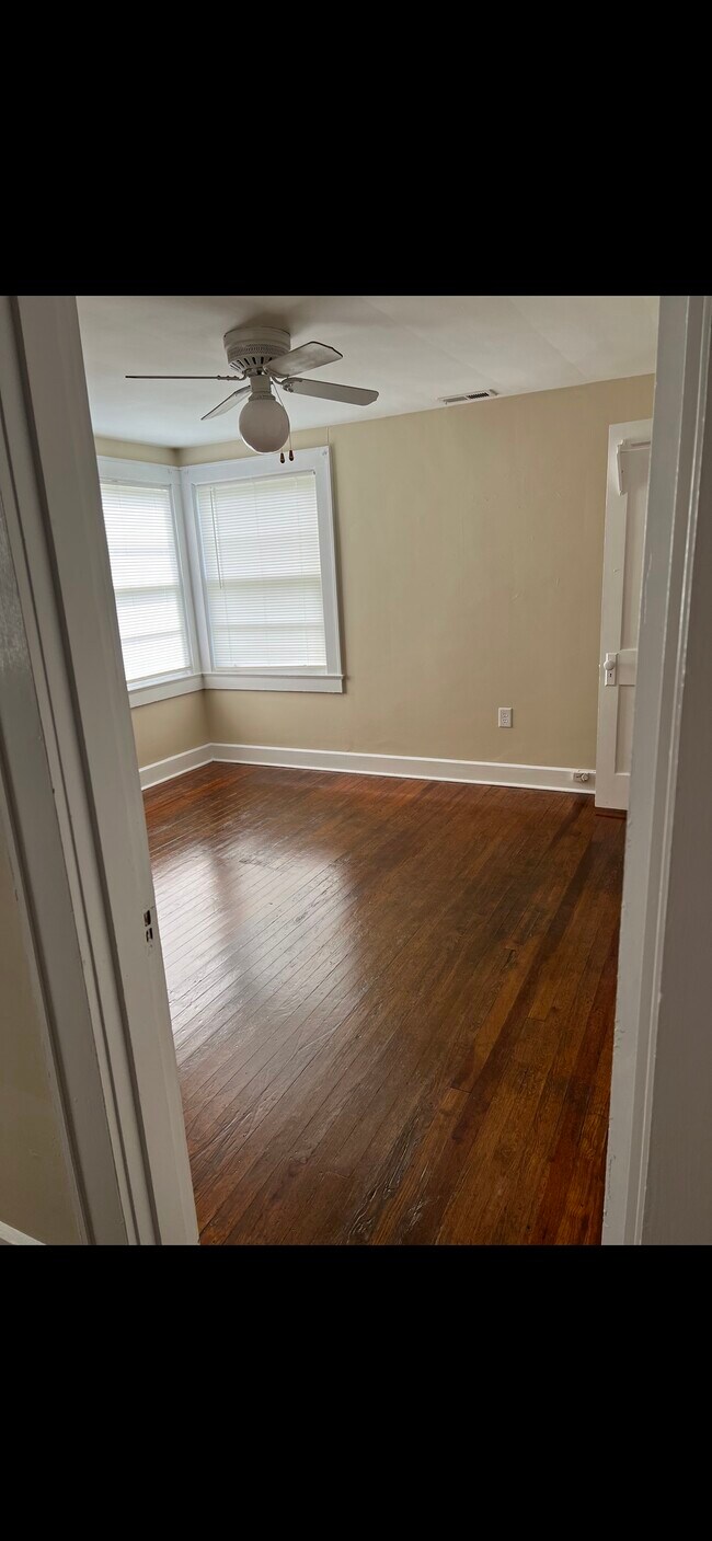 Building Photo - 703 Clark St