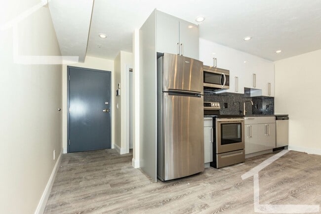 Building Photo - huge 950 sqf Studio unit in Brookline rent $2900 on 9/1