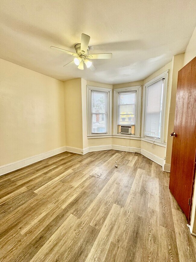 Building Photo - 220 S Millick St