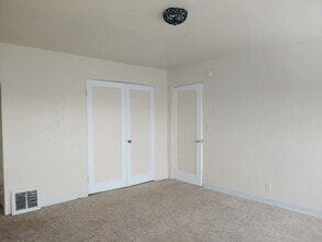 Building Photo - 214 Blue Lakes Blvd