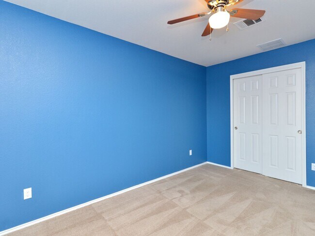 Building Photo - Spacious 2 story with cul-de-sac location