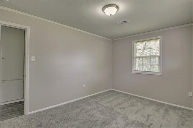 Building Photo - 20 Hiland Pl