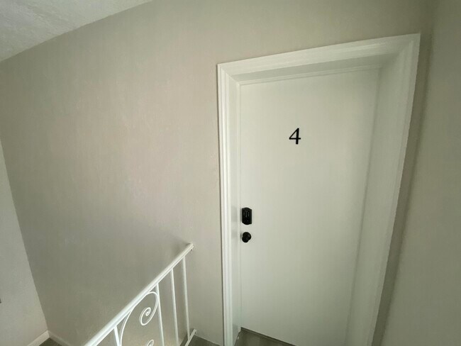 Building Photo - 115 Lucerne Ave