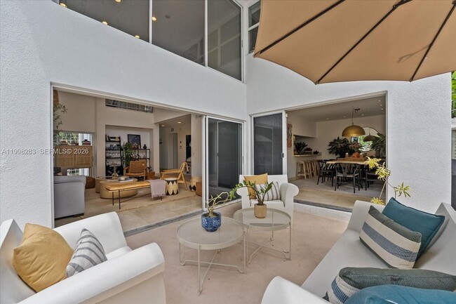 Building Photo - 2721 SW 22nd Ave