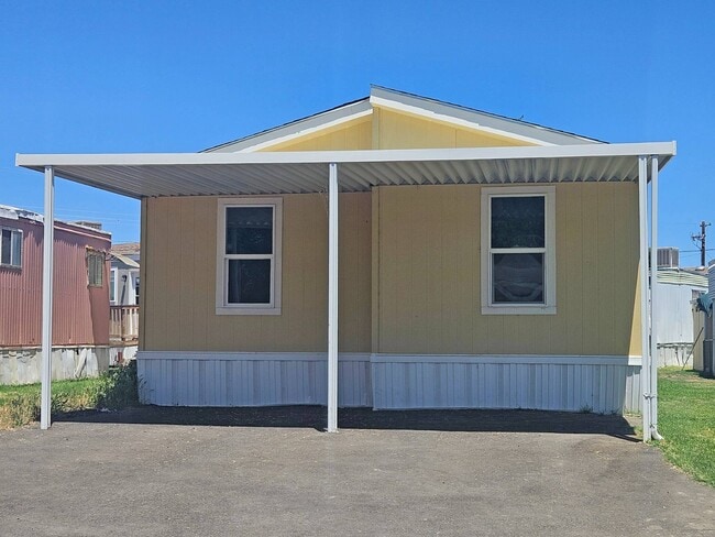 Building Photo - 573 E Sullivan St