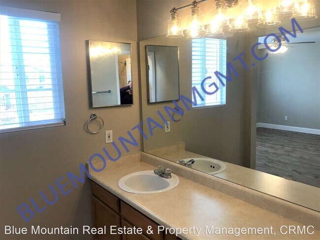 Building Photo - 2 br, 2.5 bath House - 3719 Range Drive