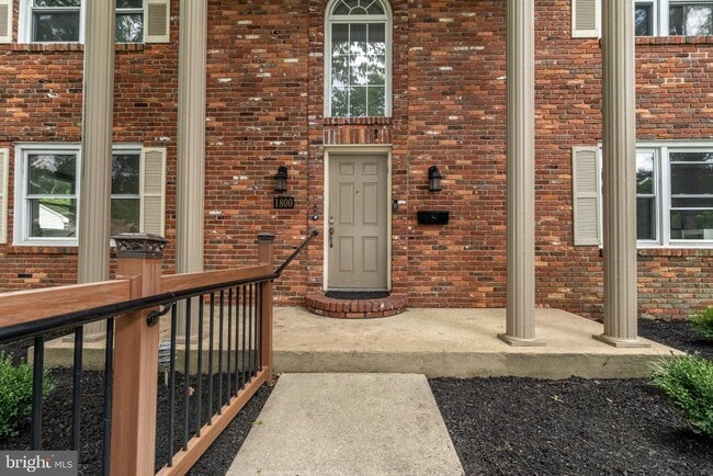 Building Photo - 1800 Lark Ln