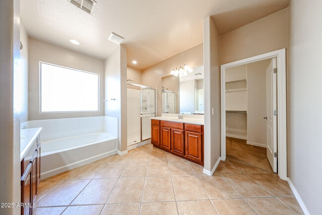 Building Photo - 9121 W Plum Rd