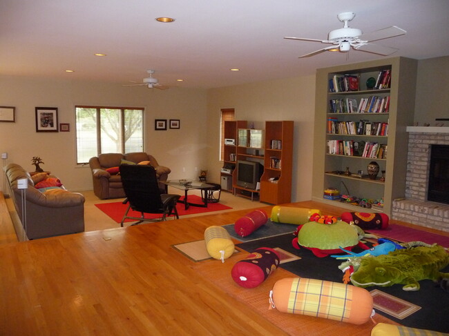 Building Photo - 2704 Cherry Hills Dr