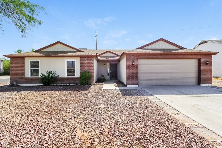 Primary Photo - 6702 N 82nd Dr
