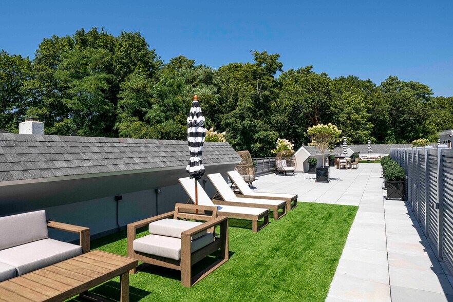 Building Photo - 100 E Putnam Ave