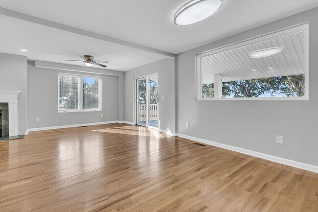 Building Photo - 5844 Hart Rd